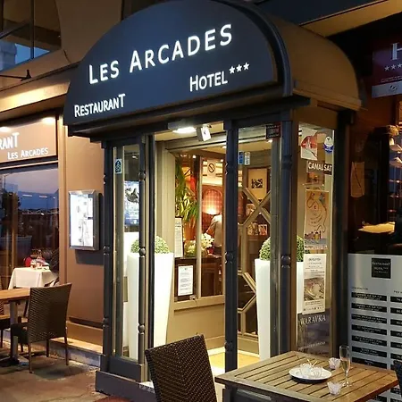 Hotel Les Arcades 3*