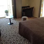 Logis & Restaurant - Les Arcades מלון דייפ