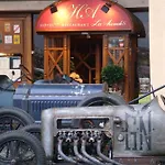 מלון Logis & Restaurant - Les Arcades 3*