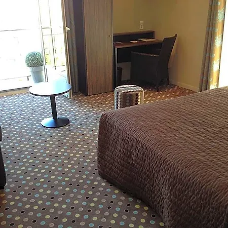 Hotel Logis & Restaurant - Les Arcades 3*