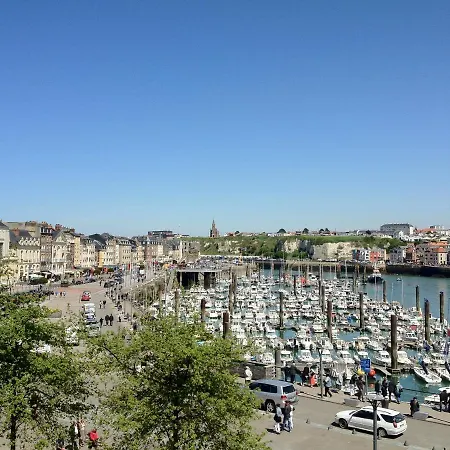 Logis & Restaurant - Les Arcades 酒店