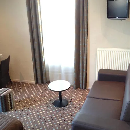 Hotel Logis & Restaurant - Les Arcades 3*