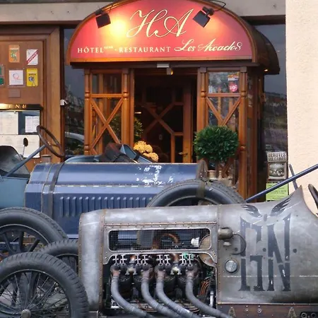 Hotel Logis & Restaurant - Les Arcades 3*