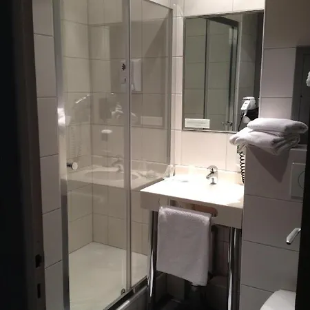 Hotel Logis & Restaurant - Les Arcades 3*