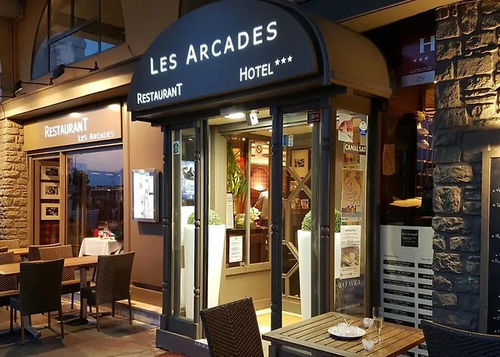 Hotel Logis & Restaurant - Les Arcades 3*