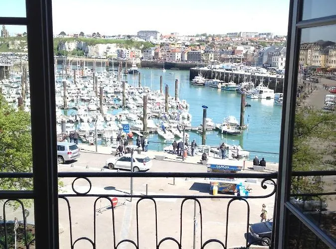 Logis & Restaurant - Les Arcades 3*