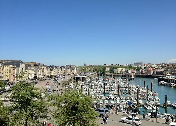 Logis & Restaurant - Les Arcades Hotel