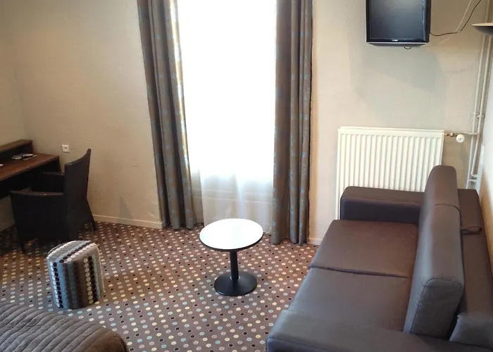 Hotel Logis & Restaurant - Les Arcades 3*