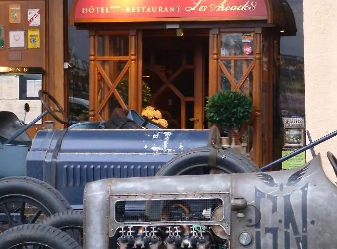 Hotel Logis & Restaurant - Les Arcades 3*