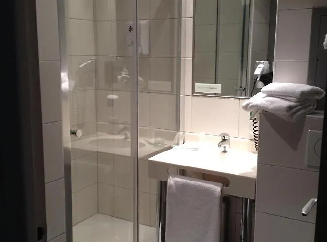 Hotel Logis & Restaurant - Les Arcades 3*